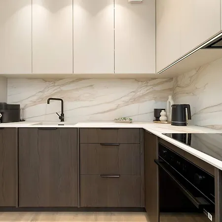 Luxury With Parking And Air Conditioning In By Renters Prestige Apartmán