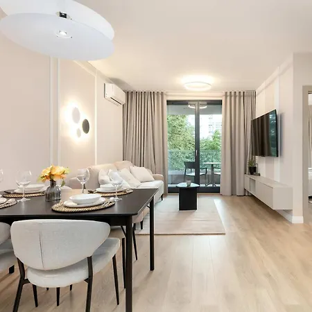 Apartmán Luxury With Parking And Air Conditioning In By Renters Prestige