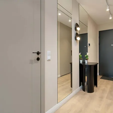 Luxury With Parking And Air Conditioning In By Renters Prestige Appartement