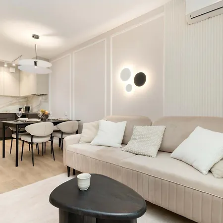 Luxury With Parking And Air Conditioning In By Renters Prestige Appartement Sopot