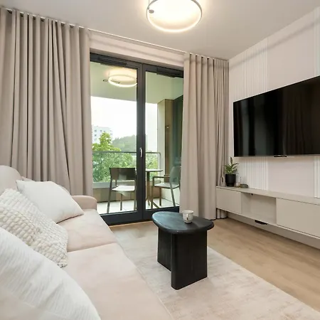 Appartement Luxury With Parking And Air Conditioning In By Renters Prestige *