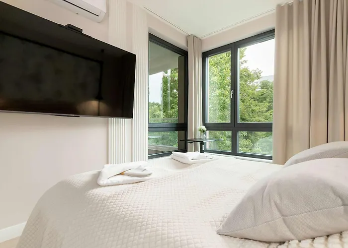 Lägenhet Luxury With Parking And Air Conditioning In By Renters Prestige *