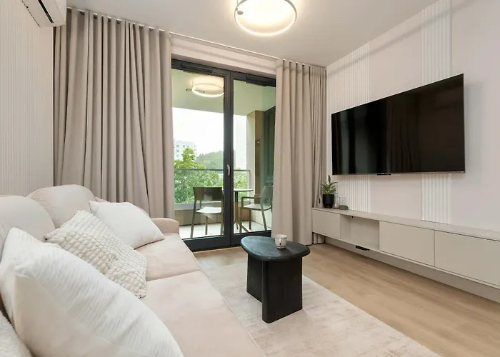 Lägenhet Luxury With Parking And Air Conditioning In By Renters Prestige *